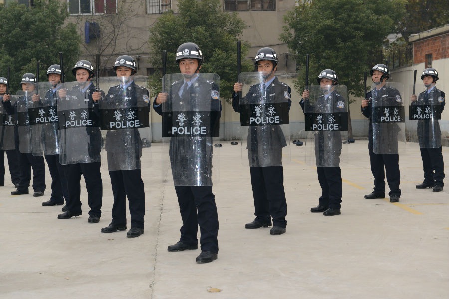 警容严整 动作划一